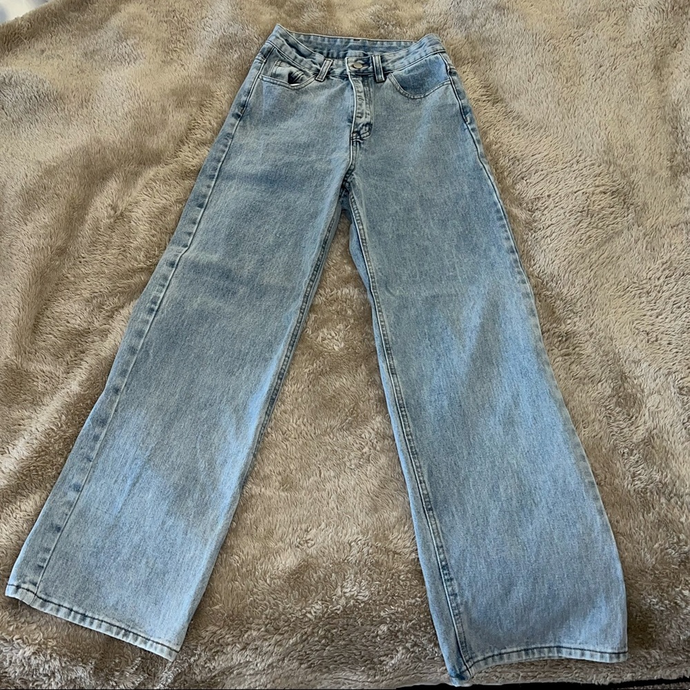 Wide leg, light wash, high waisted jeans